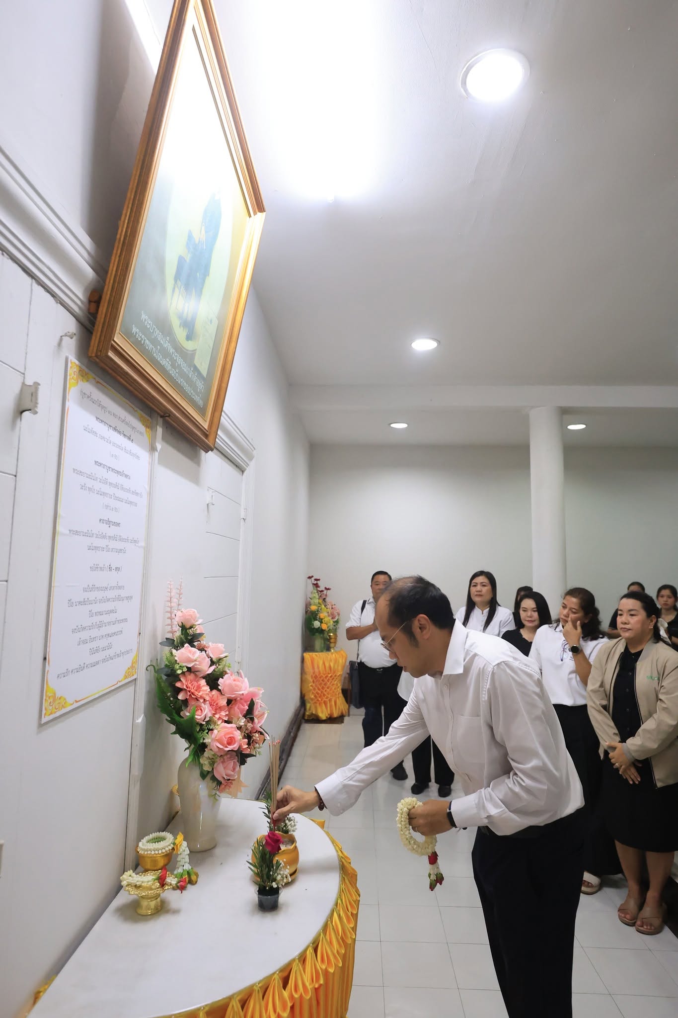 title - ผู้อำนวยการสำนักบริหารกลาง ส.ป.ก. สักการะสิ่งศักดิ์สิทธิ์ประจำ ส.ป.ก. เนื่องในโอกาสเข้ารับตำแหน่งใหม่ 